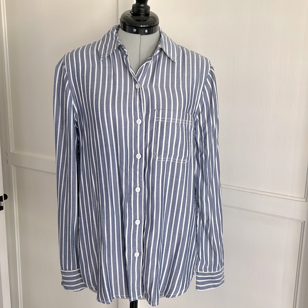 EUC Beachlunchlounge button down shirt